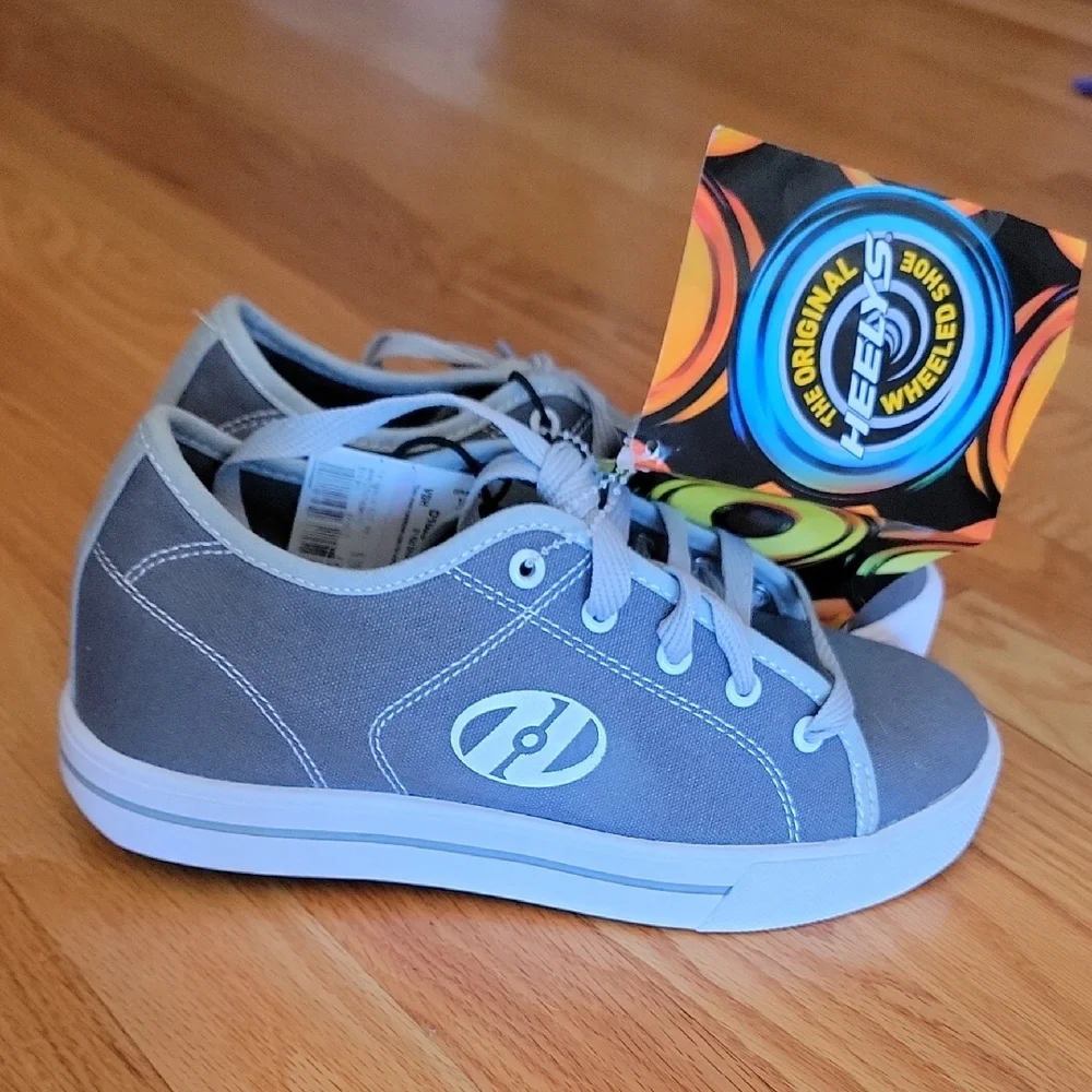 Heelys Gray Sneakers with Low-Top Design